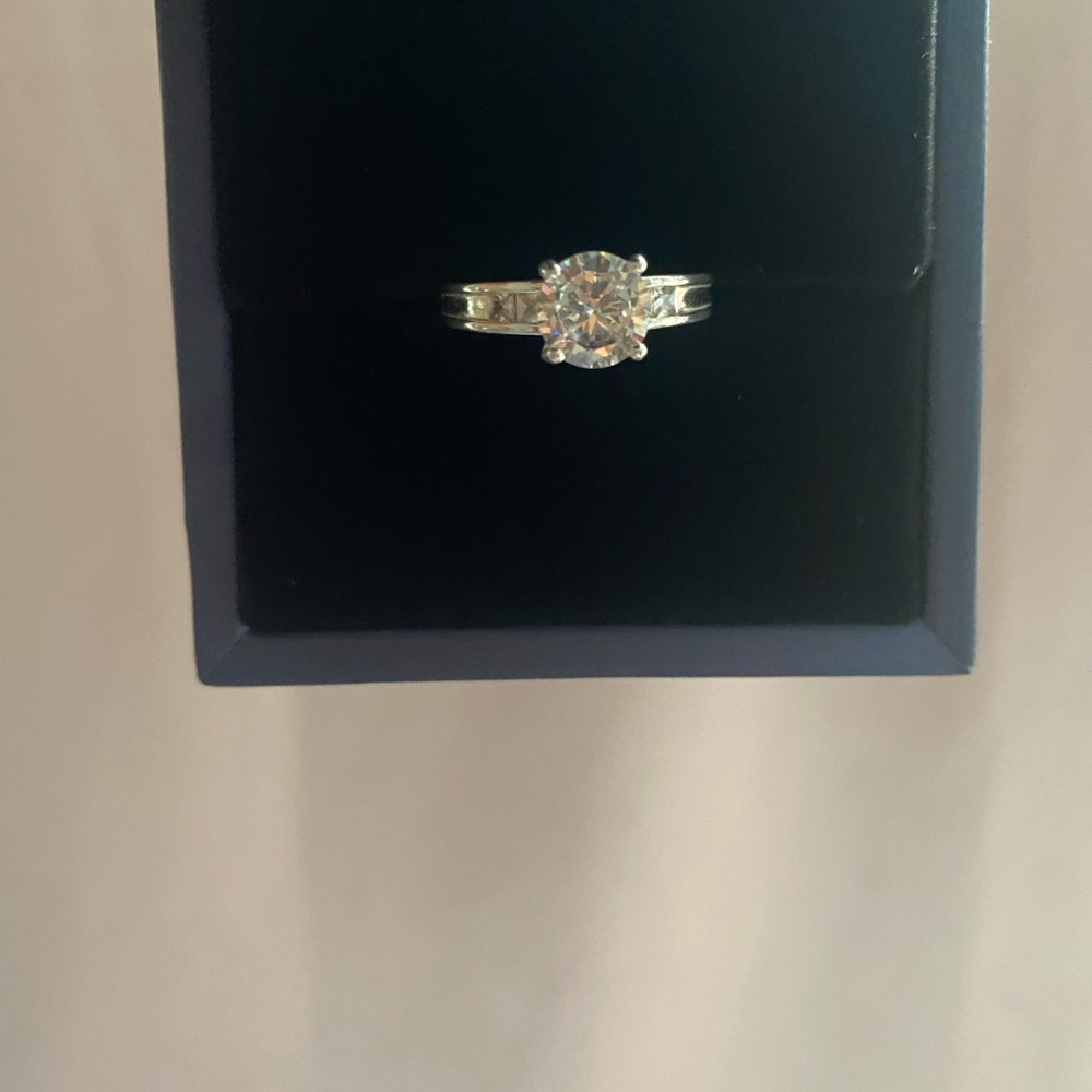 Silver Ring with Cubic Zirconia Gemstone, s925